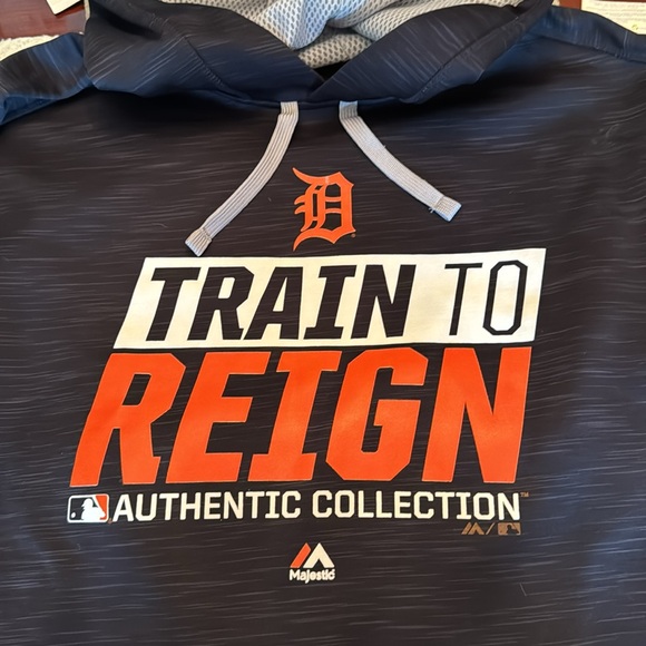 Detroit Tigers Majestic Train to Reign Olde English D Hoodie Size Large - Picture 2 of 5